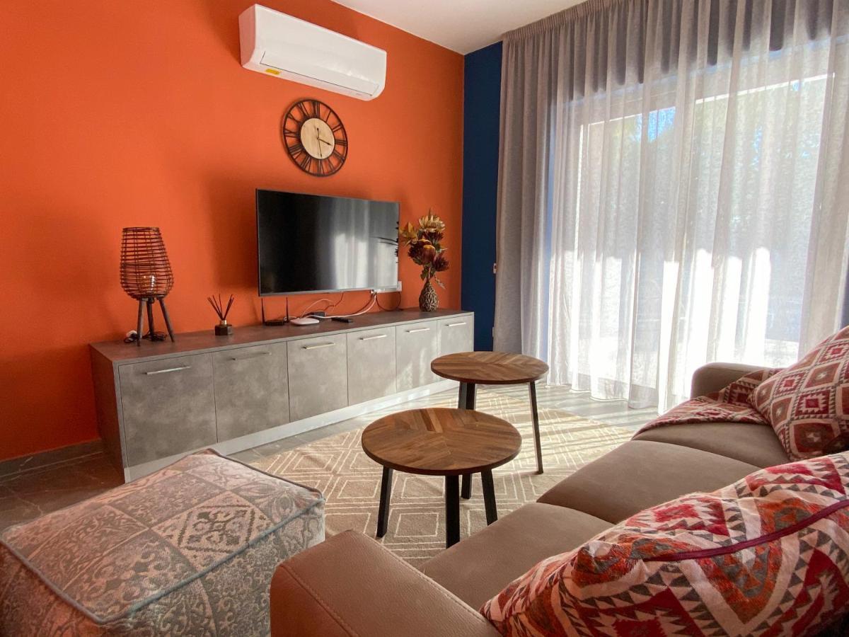 Luxury Villa Roma Near The Beach Coral Bay Exterior photo