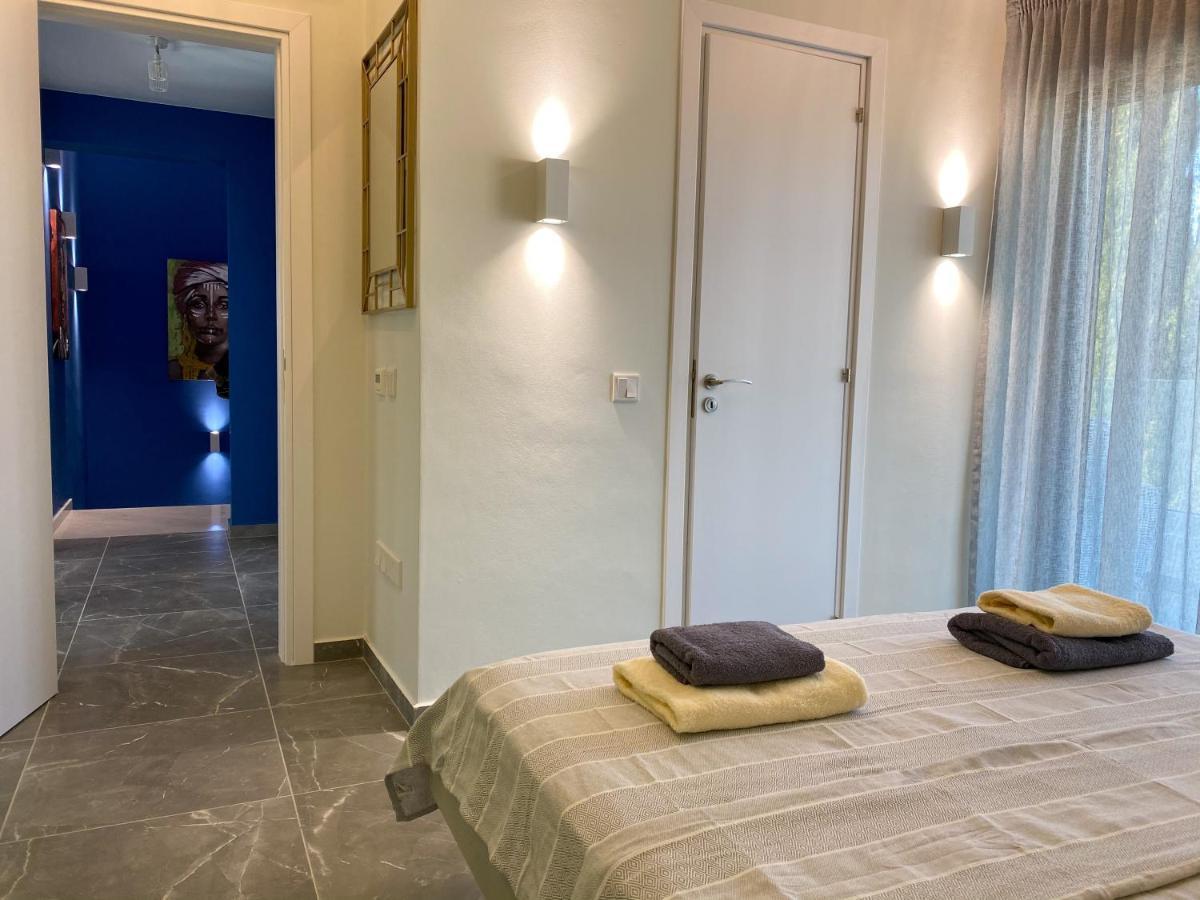Luxury Villa Roma Near The Beach Coral Bay Exterior photo