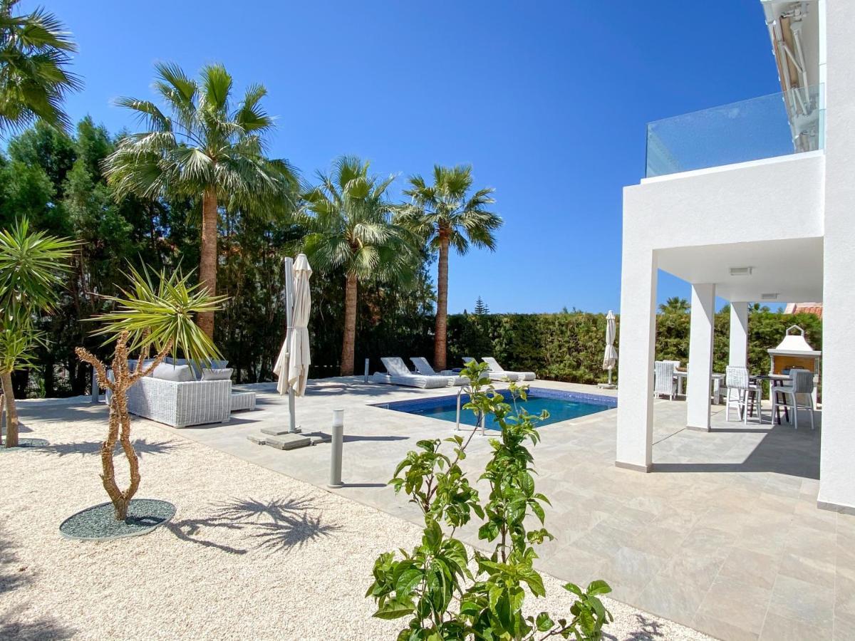 Luxury Villa Roma Near The Beach Coral Bay Exterior photo