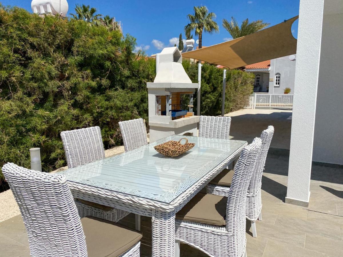 Luxury Villa Roma Near The Beach Coral Bay Exterior photo