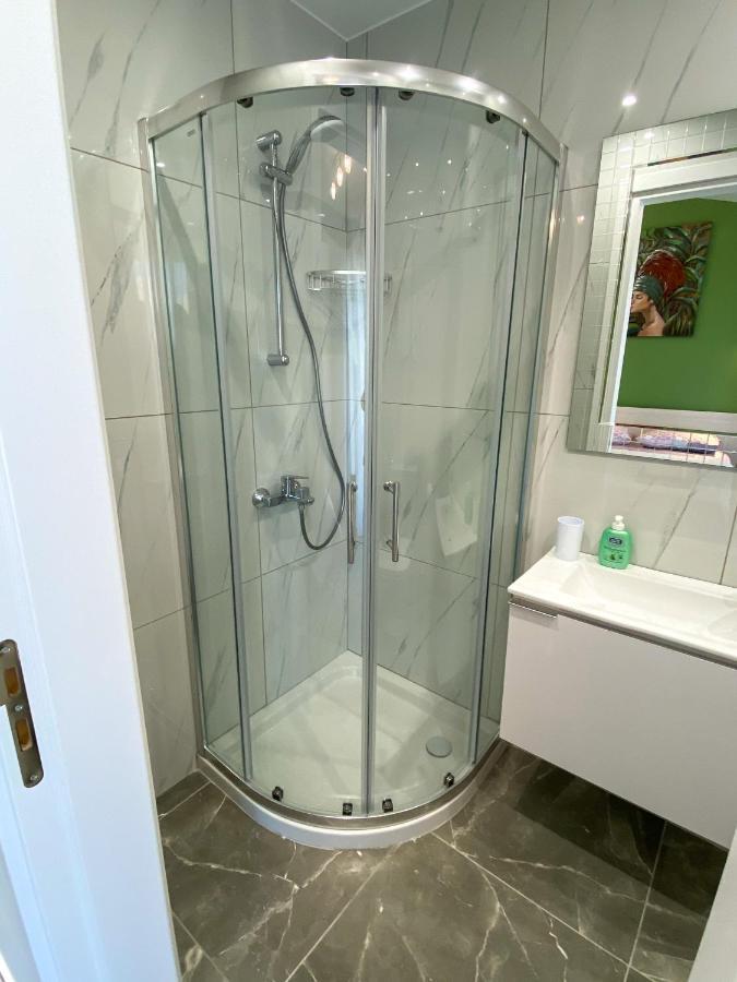 Luxury Villa Roma Near The Beach Coral Bay Exterior photo